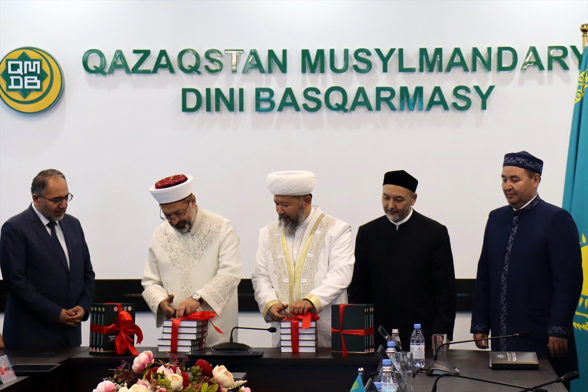 Diyanet İşleri Başkanı Erbaş'tan Kazakistan Müslümanları Dini İdaresi Başkanı Taganuly'e ziyaret