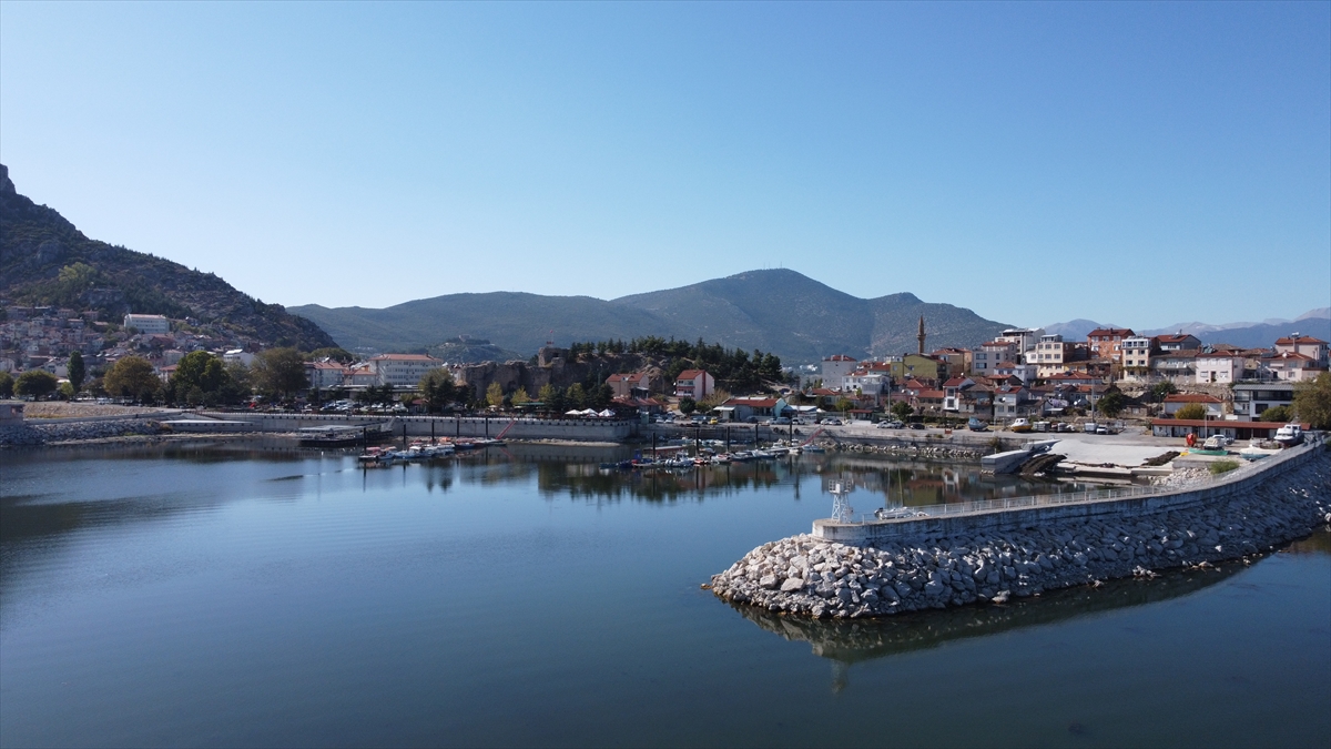 Eğirdir Gölü'nde ot ve yosun temizliğinin ay sonunda tamamlanması hedefleniyor