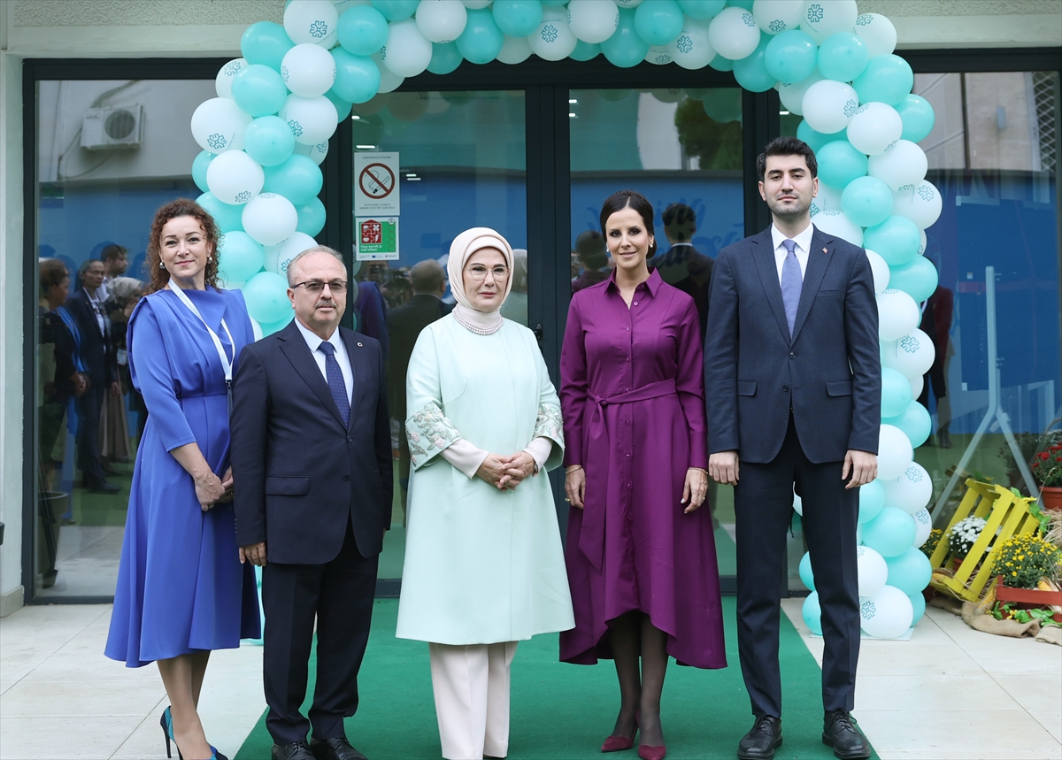 Emine Erdoğan, Belgrad'daki Türkiye Maarif Vakfının anaokulu öğrencileriyle bir araya geldi