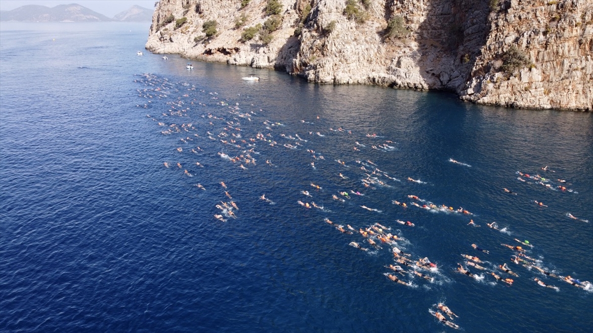 Fethiye'de Kelebekler Vadisi-Ölüdeniz Açık Su Yüzme Yarışı yapıldı