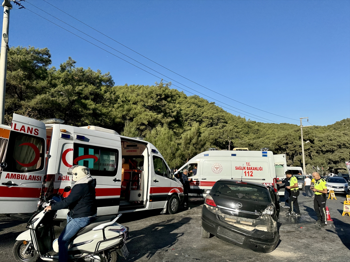 Fethiye'de zincirleme trafik kazasında 5 kişi yaralandı