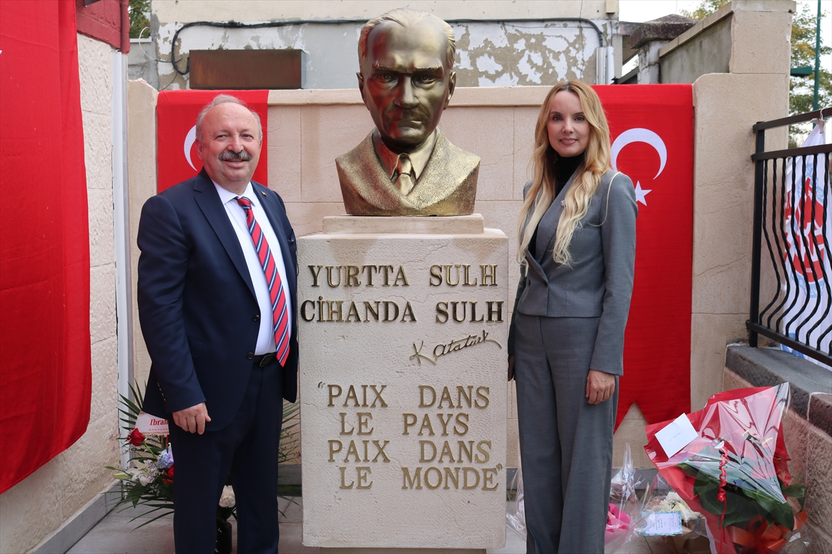 Fransa'da Atatürk büstünün açılış töreni yapıldı