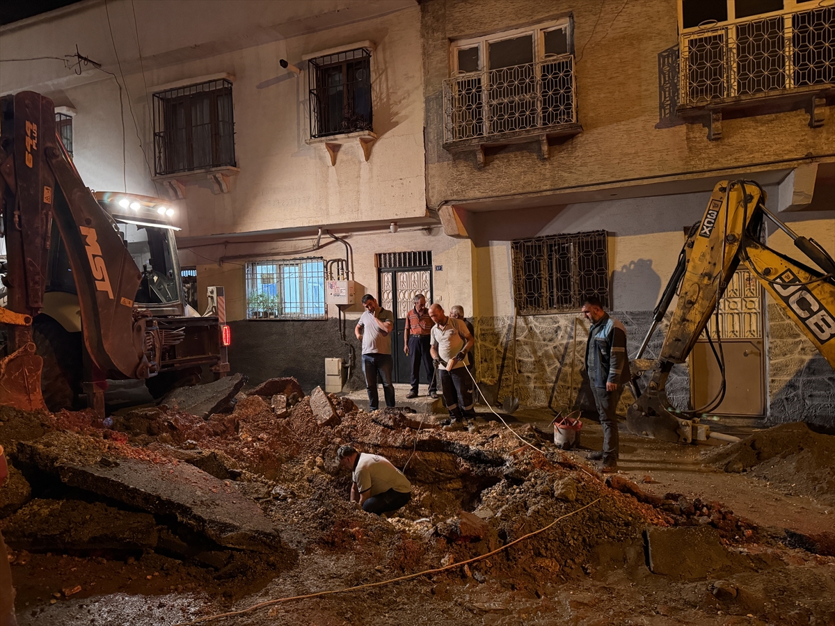 Gaziantep'te alt yapı çalışması sırasında doğal gaz borusu delindi