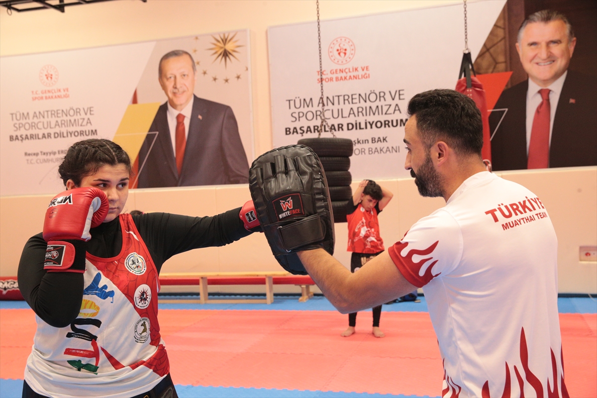 Gençler dünya muaythai şampiyonu Selin Nur, başarısını büyüklerde sürdürmek istiyor