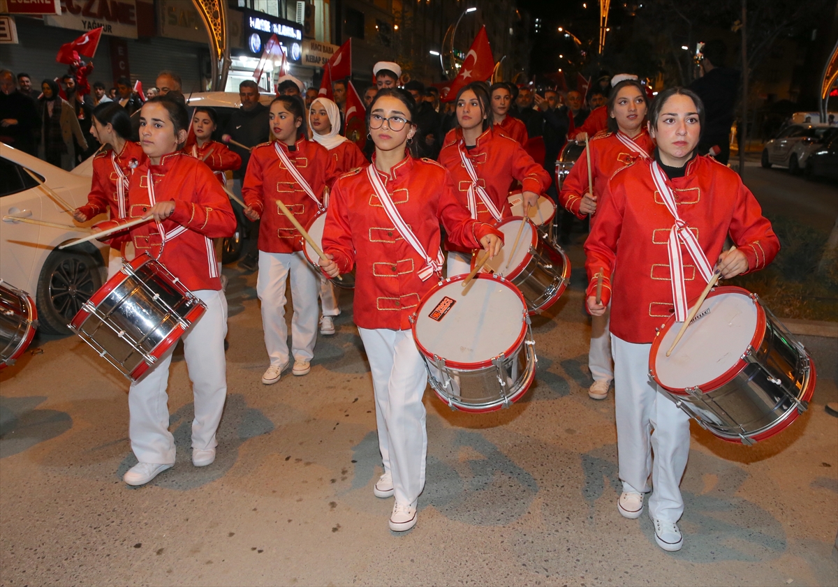 Hakkari'de Cumhuriyet'in 101. yıl dönümü dolayısıyla kortej yürüyüşü düzenlendi