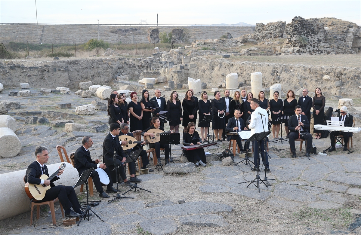 Hatay'da Epiphaneia Antik Kenti'nde Cumhuriyet'in 101. yılı konseri düzenlendi