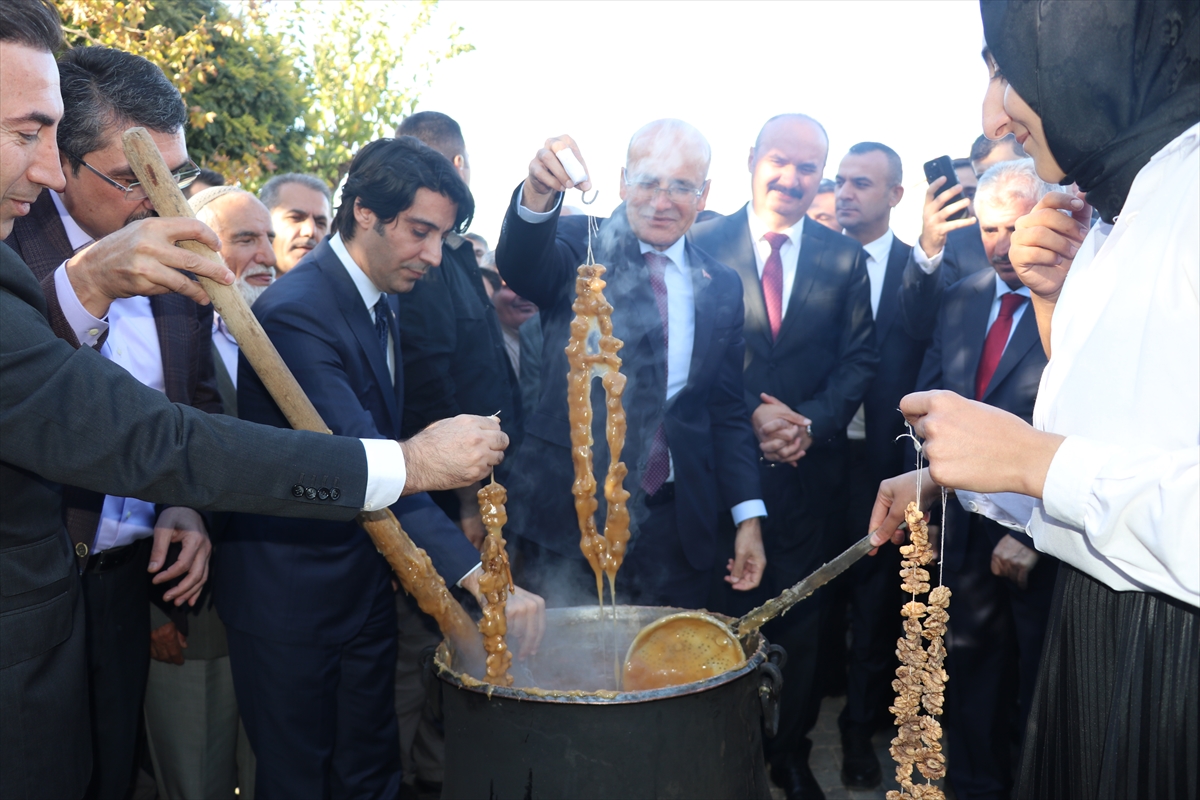 Hazine ve Maliye Bakanı Şimşek, Batman'da “Bağ Bozumu ve Gastronomi Festivali”ne katıldı