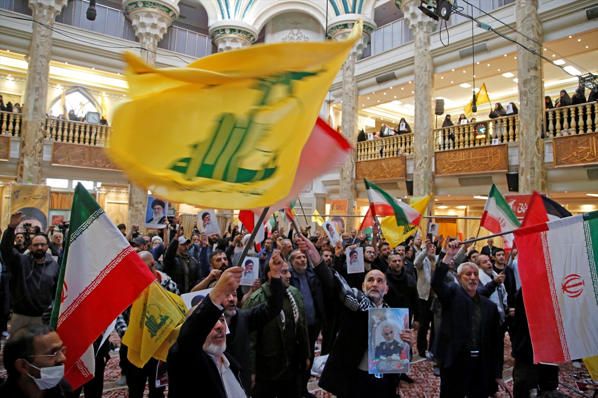 İran'da İsrail saldırısında ölen Hizbullah liderlerinden Safiyyuddin için anma töreni yapıldı