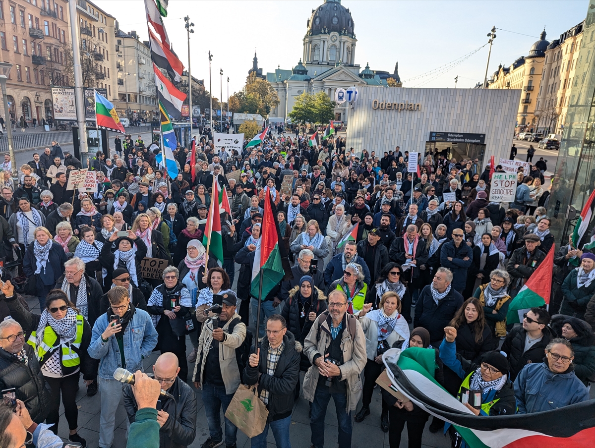 İsrail'in Gazze ve Lübnan'a saldırıları Stockholm'de  protesto edildi