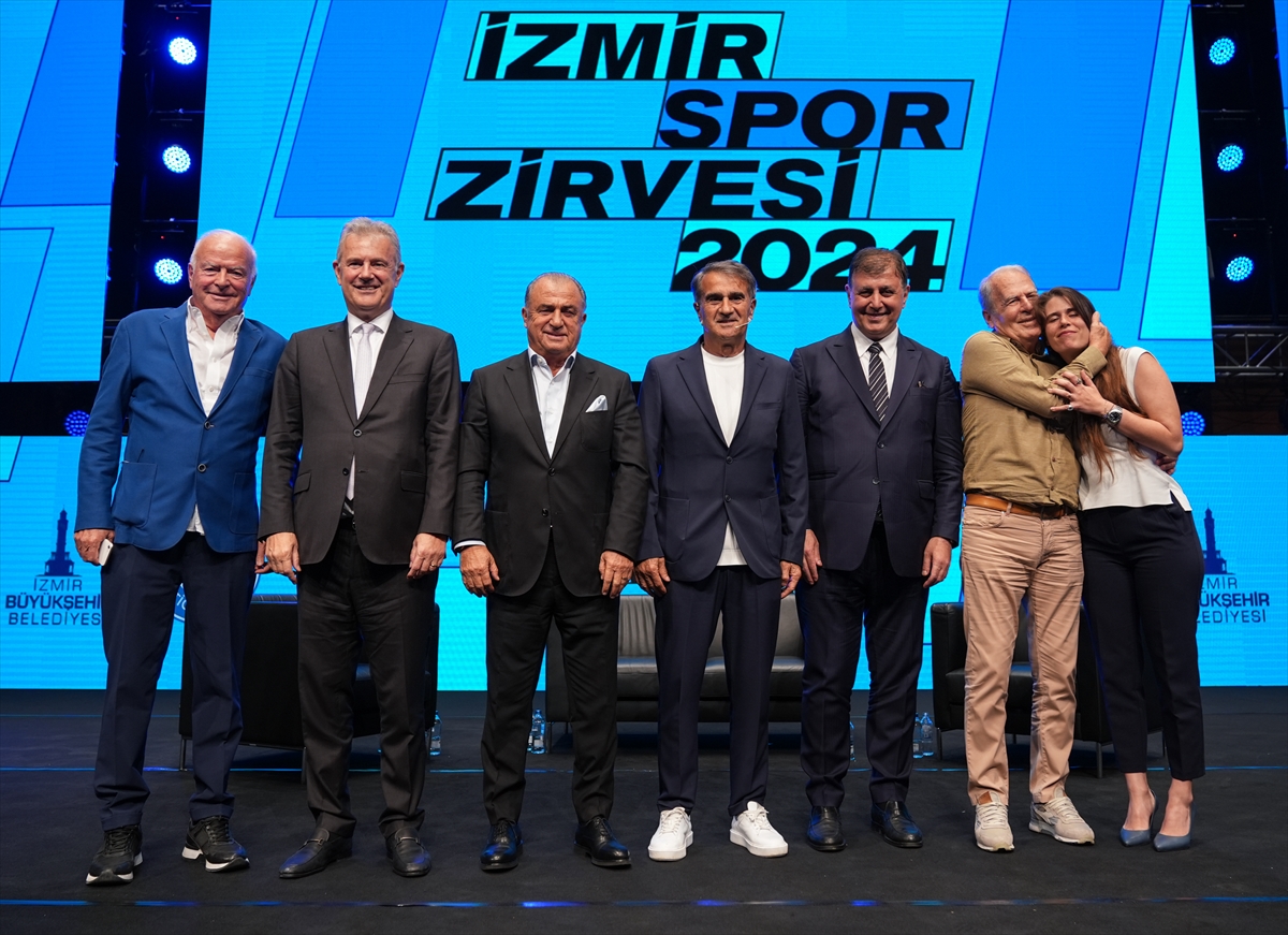 İzmir Spor Zirvesi'nde “Efsanelerle futbol” oturumu gerçekleştirildi