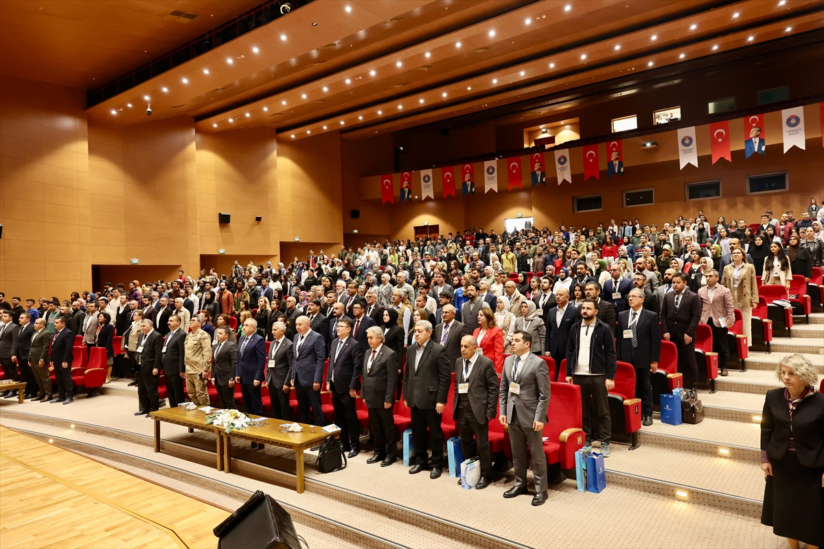 Kahramanmaraş'ta Divanu Lugati't-Türk'ün yazılışının 950. yılı nedeniyle sempozyum düzenlendi