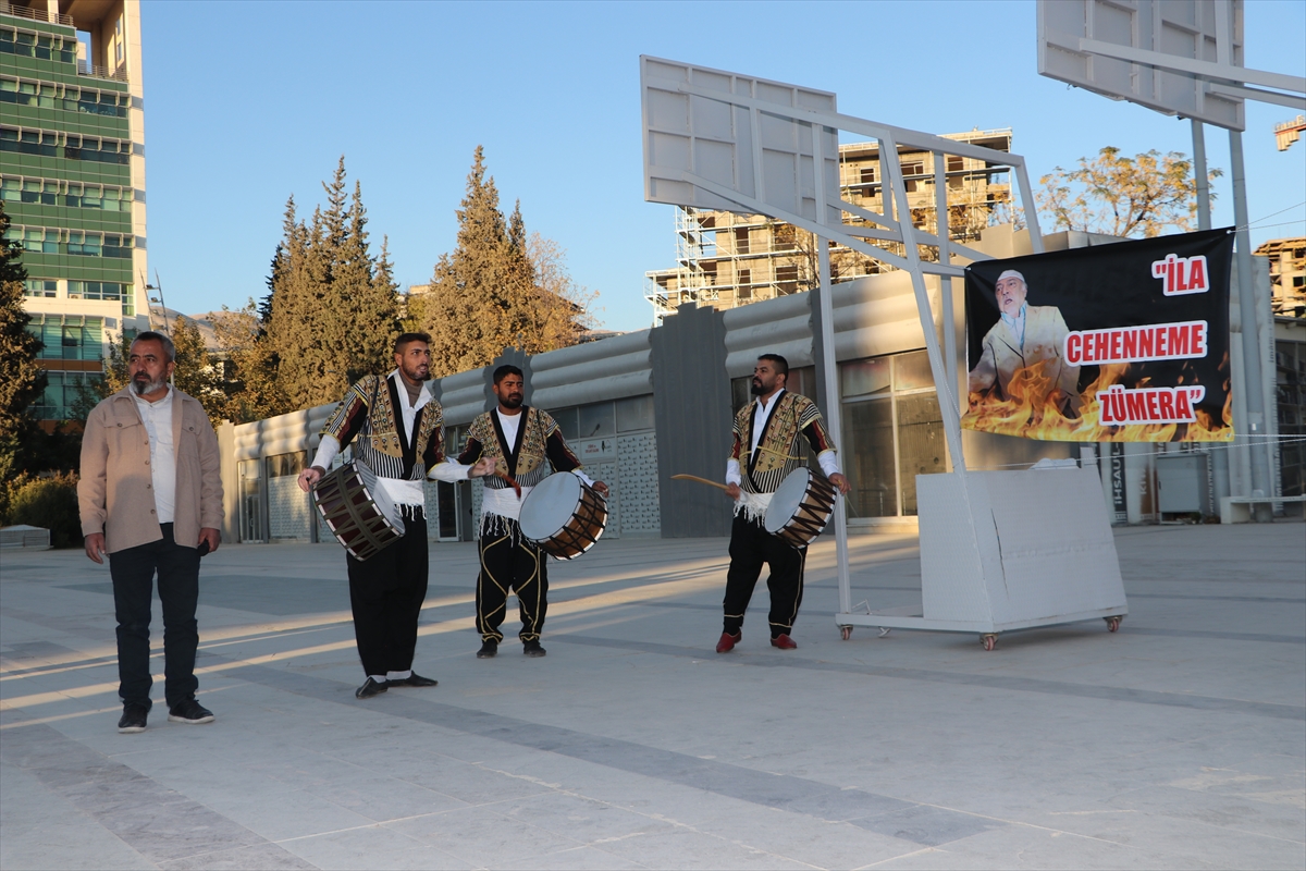 FETÖ elebaşı Gülen’in ölümüne davulla kutladılar