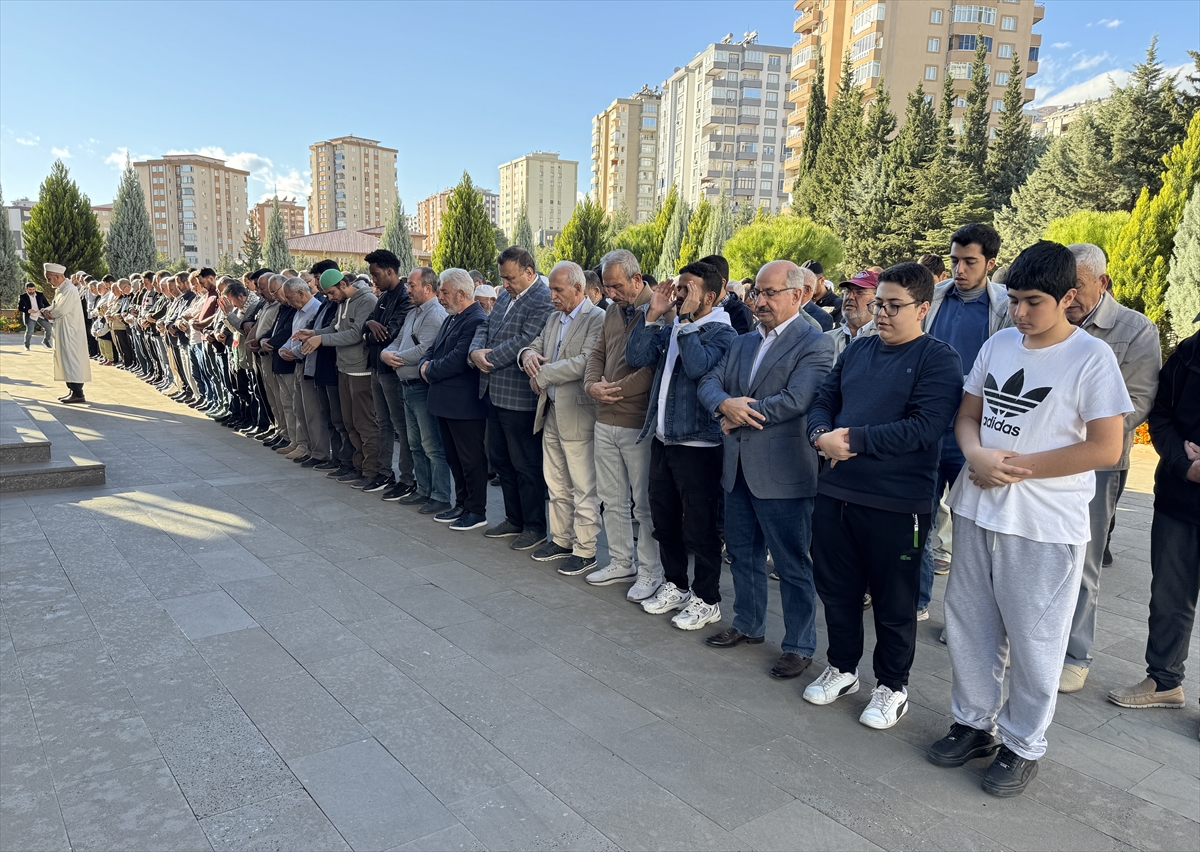 Kahramanmaraş'ta Yahya Sinvar için gıyabi cenaze namazı kılındı