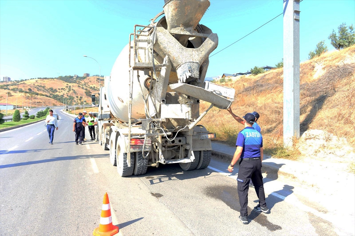 Kahramanmaraş'ta yola harç döken sürücünün çalıştığı firmaya para cezası