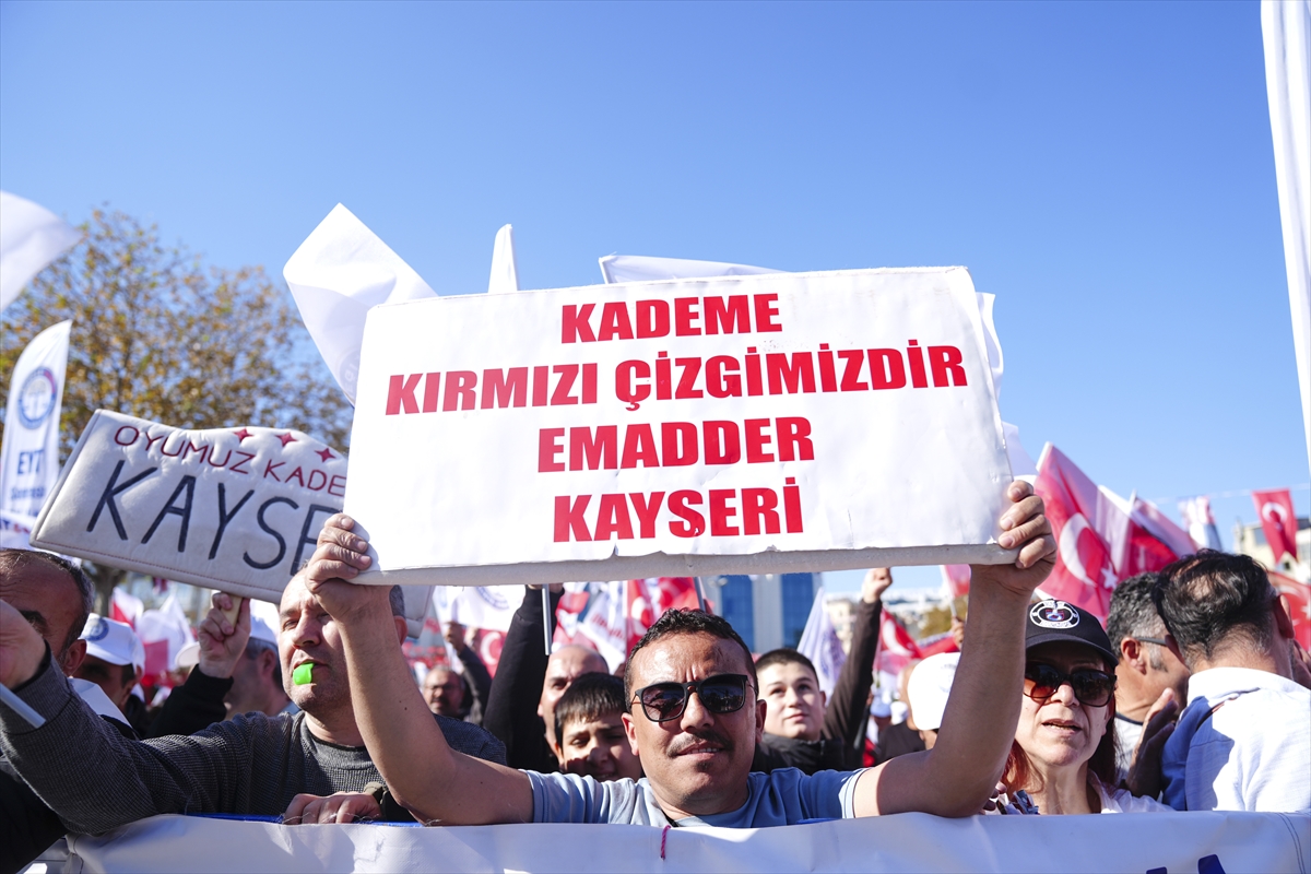 Kartal'da “kademeli emeklilik” talebiyle miting düzenlendi