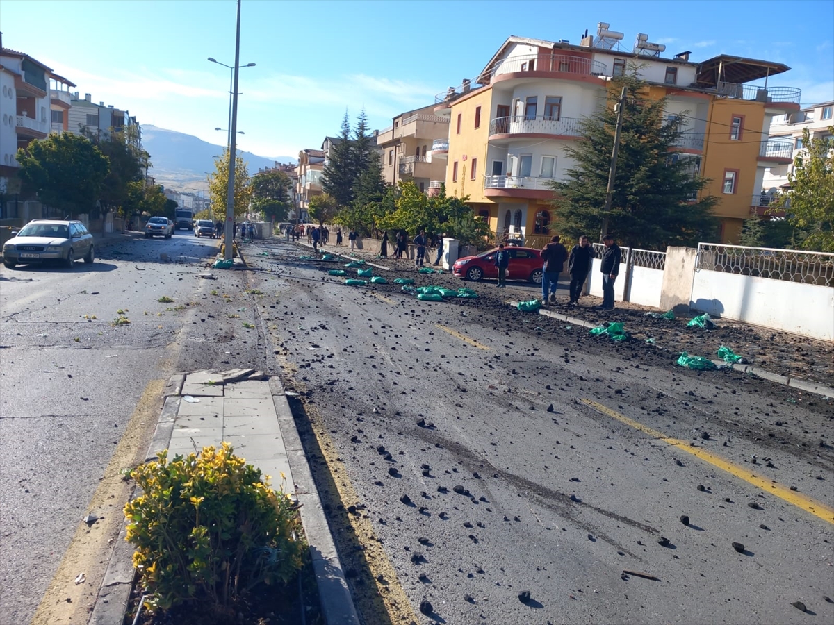 Kayseri'de freni patlayan kamyonun otomobile çarpması sonucu 1 kişi öldü, 6 kişi yaralandı