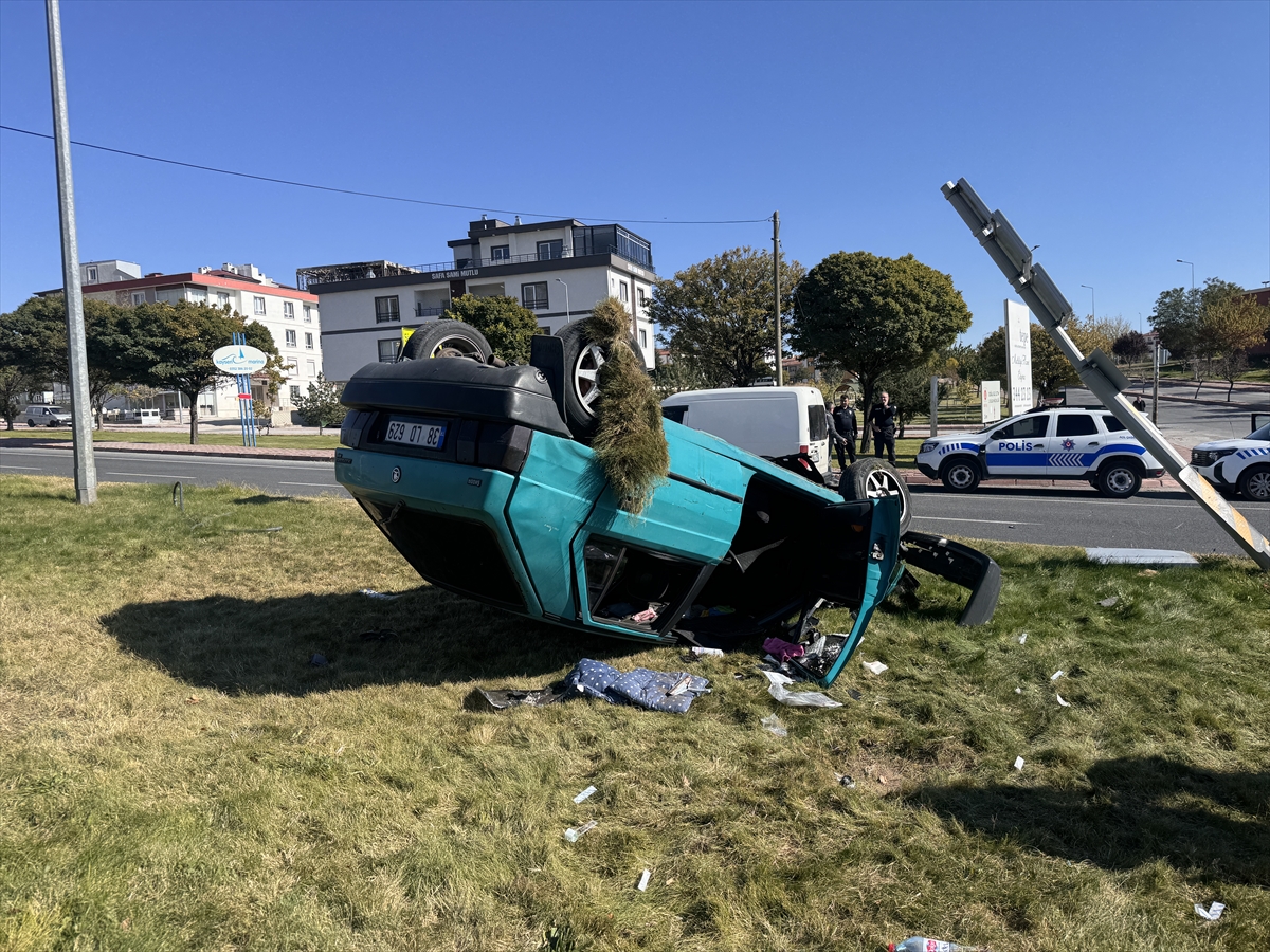 Kayseri'de tırla çarpışan otomobildeki 4 kişi yaralandı