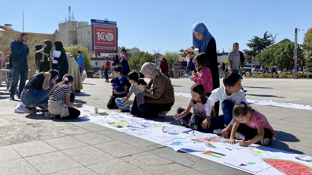 Kırşehir, Nevşehir ve Sivas'ta çocuklar “Filistin İçin Sen de Çiz” etkinliğinde İsrail'i kınadı