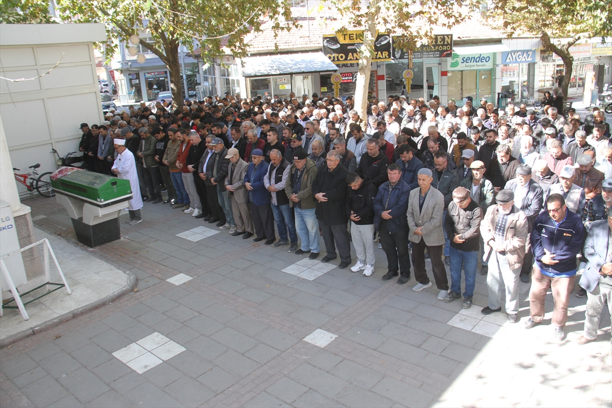 GÜNCELLEME – Konya'da eşi tarafından bıçakla öldüren kadın toprağa verildi