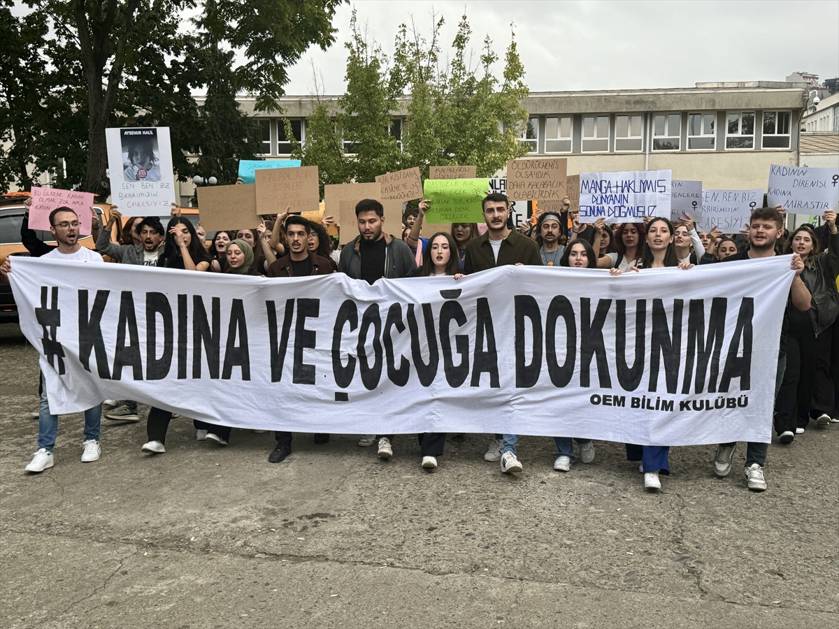 KTÜ'de kadına yönelik şiddete karşı yürüyüş düzenlendi