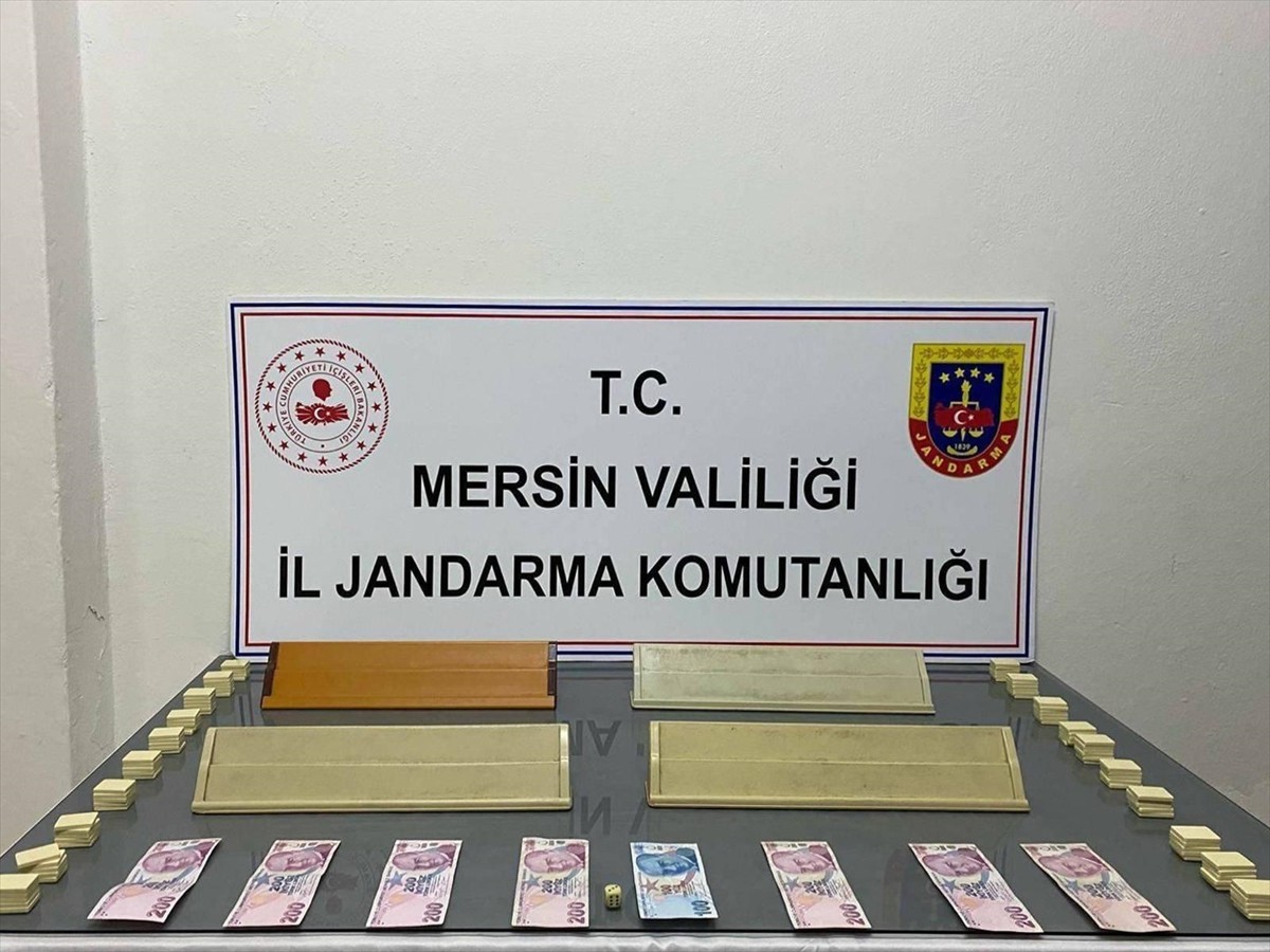 Mersin'de kıraathanede kumar oynarken yakalanan 4 kişiye para cezası kesildi