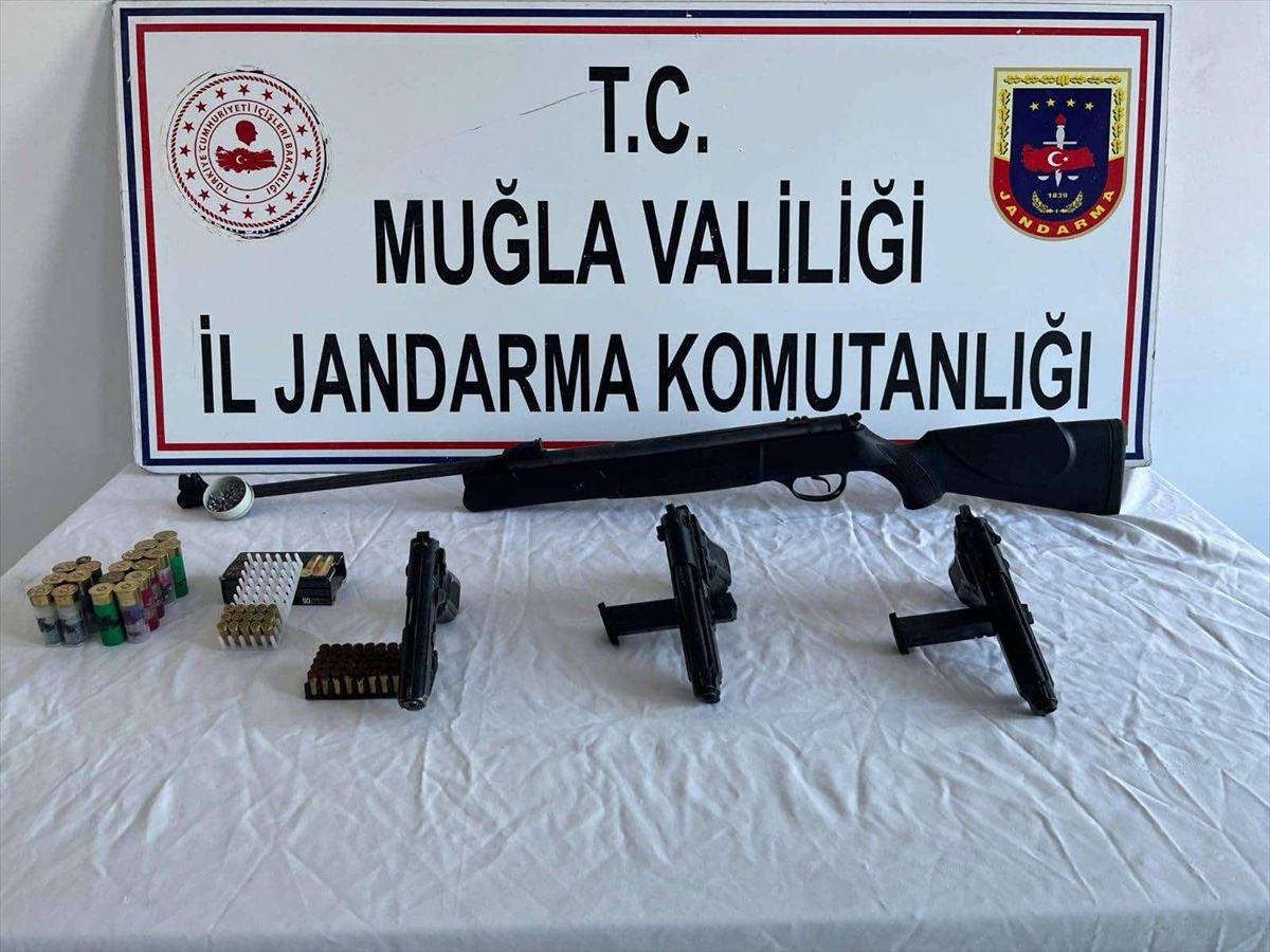 Muğla'da ruhsatsız silah ve uyuşturucu operasyonunda 11 şüpheli yakalandı