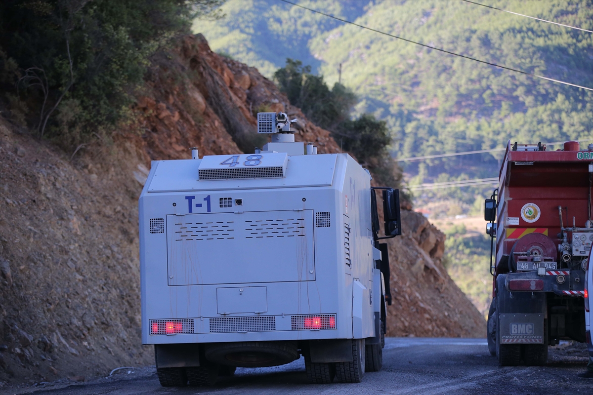 GÜNCELLEME – Muğla'daki orman yangınlarına müdahale devam ediyor