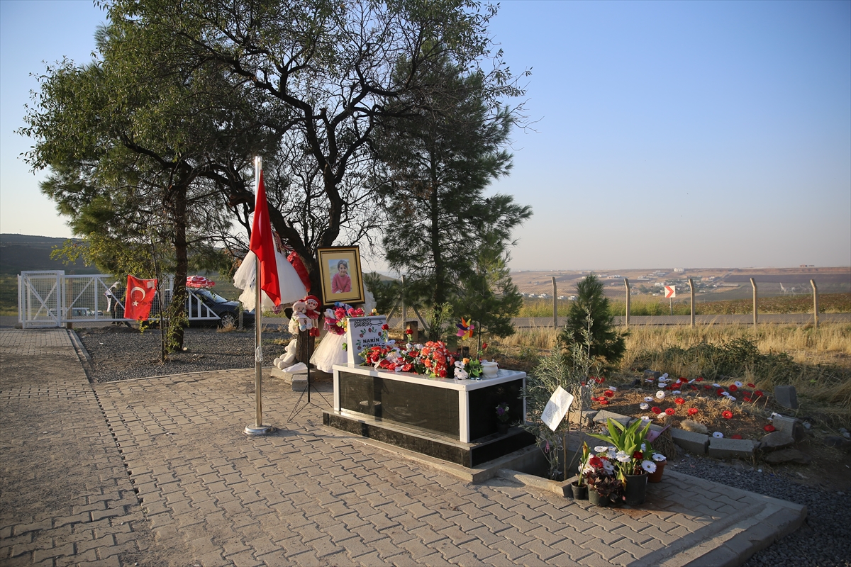 Narin Güran'a ait kemik ve doku örnekleri incelemenin ardından çocuğun mezarına konuldu