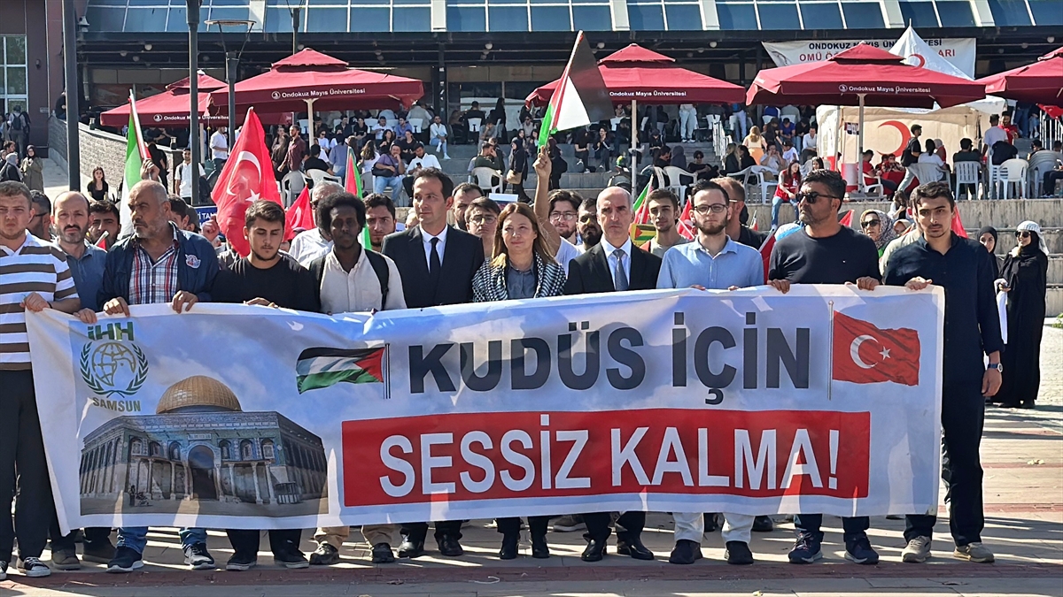 Ondokuz Mayıs Üniversitesi öğrenci toplulukları Filistin'e destek yürüyüşü yaptı