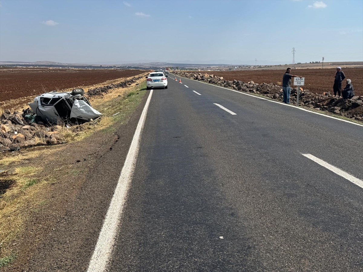 Şanlıurfa'da devrilen otomobildeki 5 kişi yaralandı