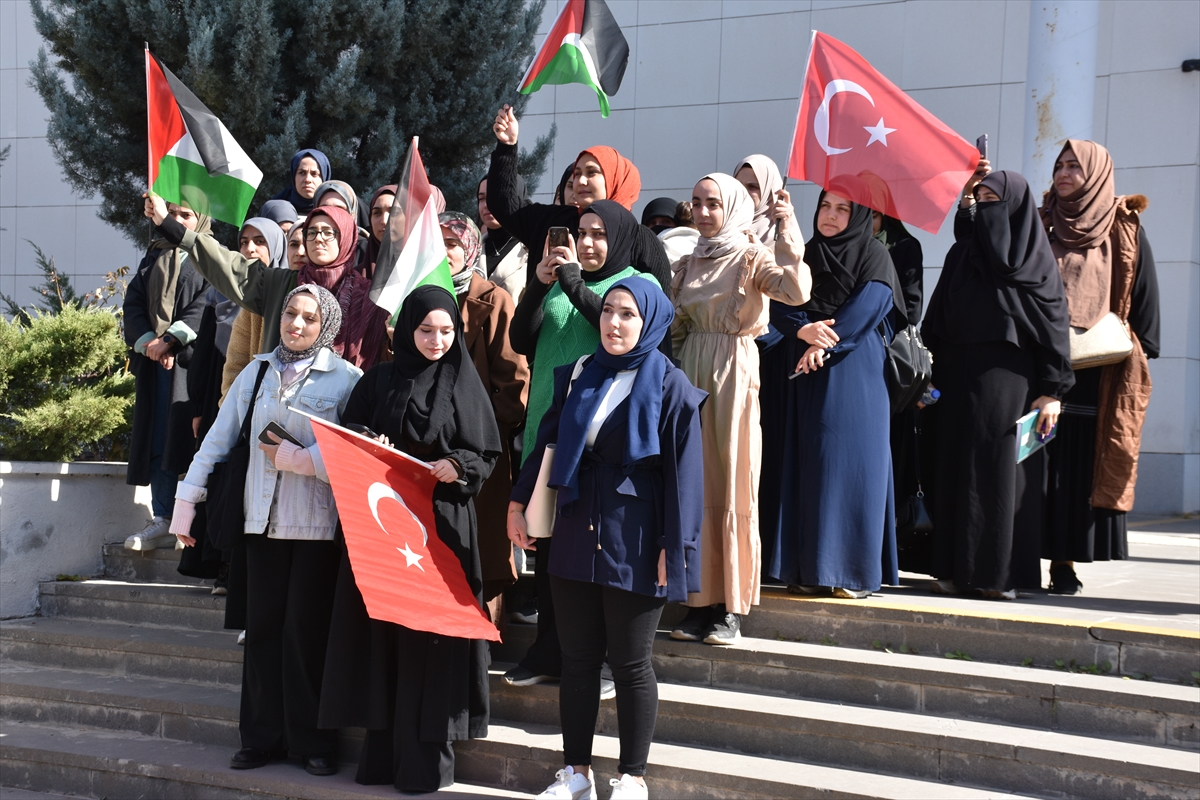 Şırnak'ta üniversite öğrencileri İsrail'in Gazze'ye saldırılarını protesto etti