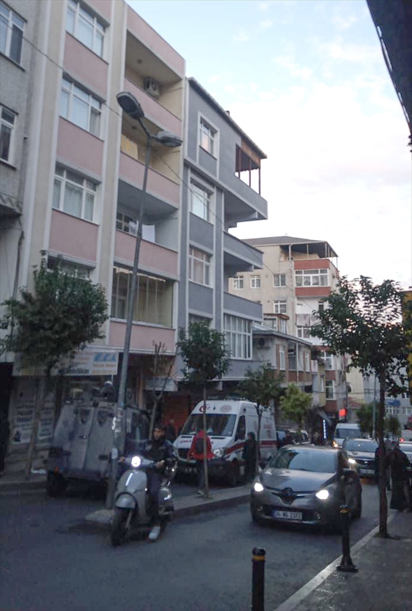 Şişli'de üzerine baza kapağı düşen kadın hayatını kaybetti