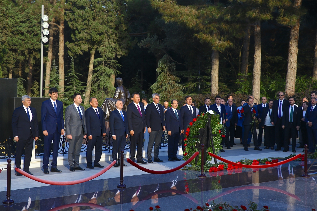 Türk Devletleri Teşkilatı sağlık bakanları Bakü'de şehitlikleri ziyaret etti