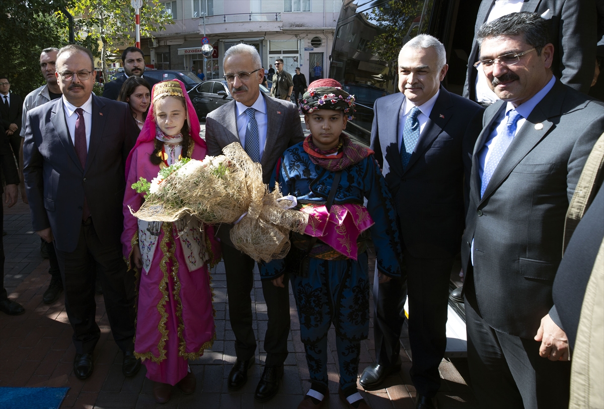 Bakan Uraloğlu, Aydın'da AK Parti İl Başkanlığını ziyaret etti