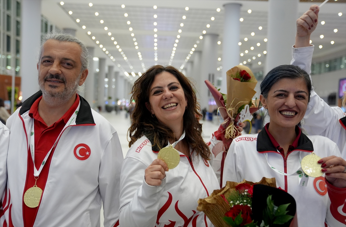 16. Dünya Briç Şampiyonası'nda şampiyon olan milli takım, Türkiye'ye döndü