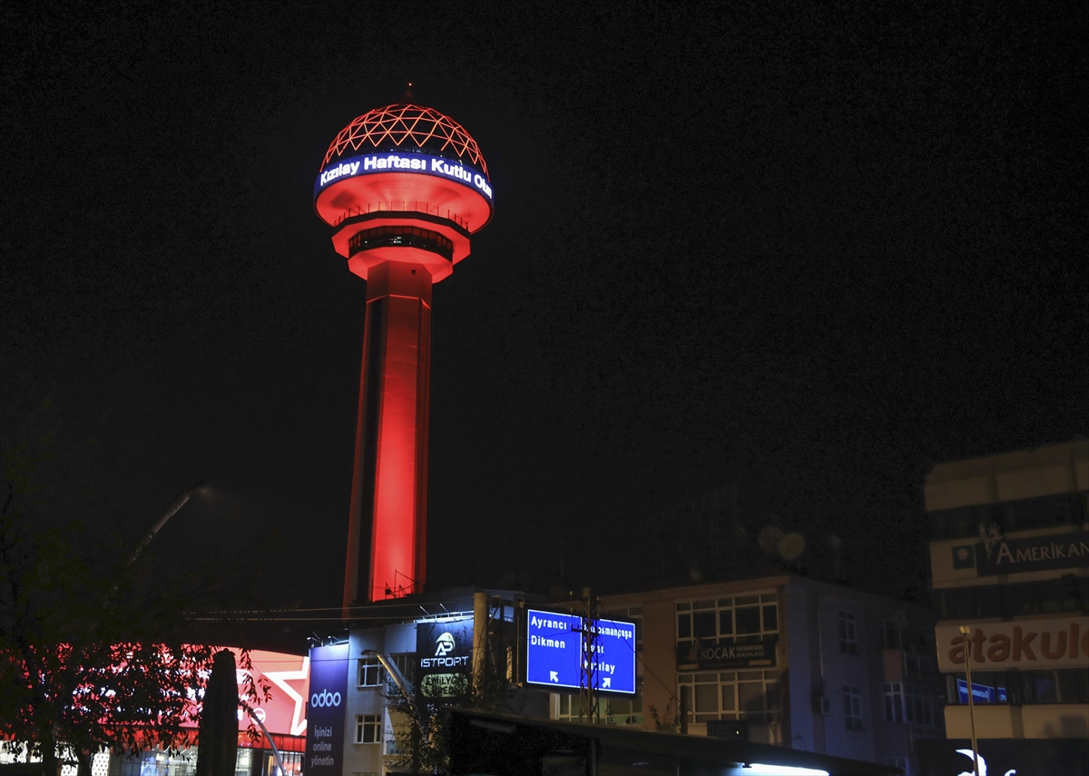 Ankara ve İstanbul'daki sembol yapılar “Kızılay” kırmızısıyla ışıklandırıldı