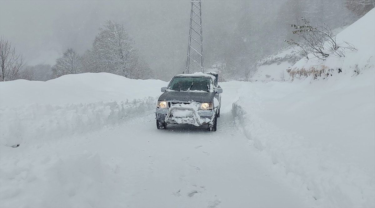 Artvin'de kar nedeniyle 7 köye ulaşım sağlanamıyor