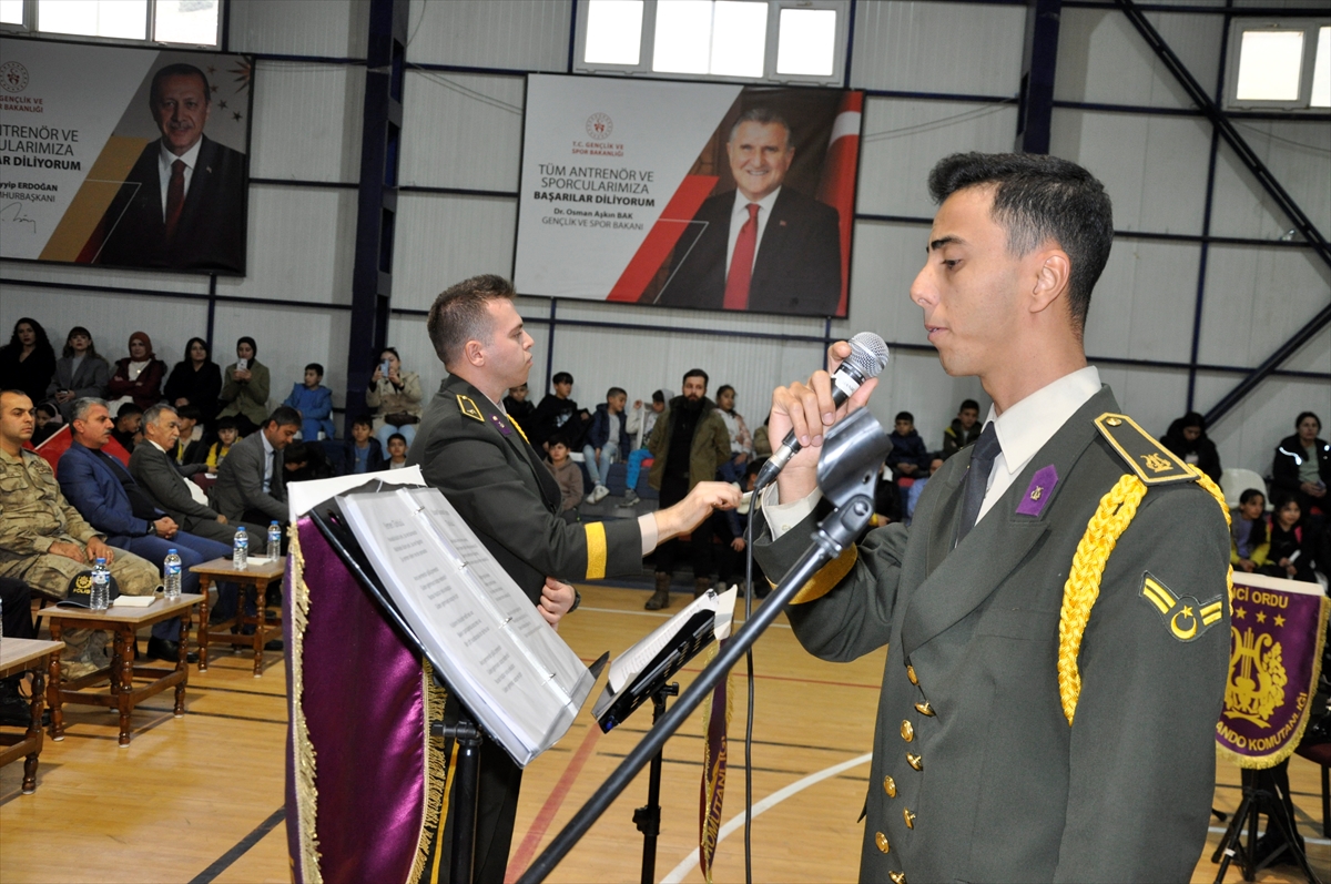 Askeri bando takımı Çukurca'da konser verdi