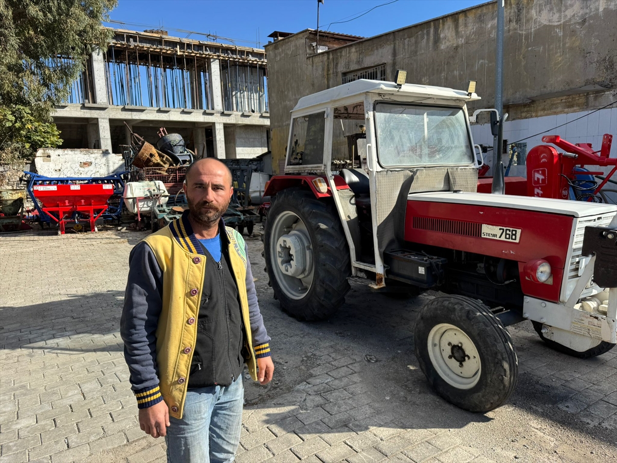 Aydın'da park halindeki traktörün çalınması güvenlik kamerasında