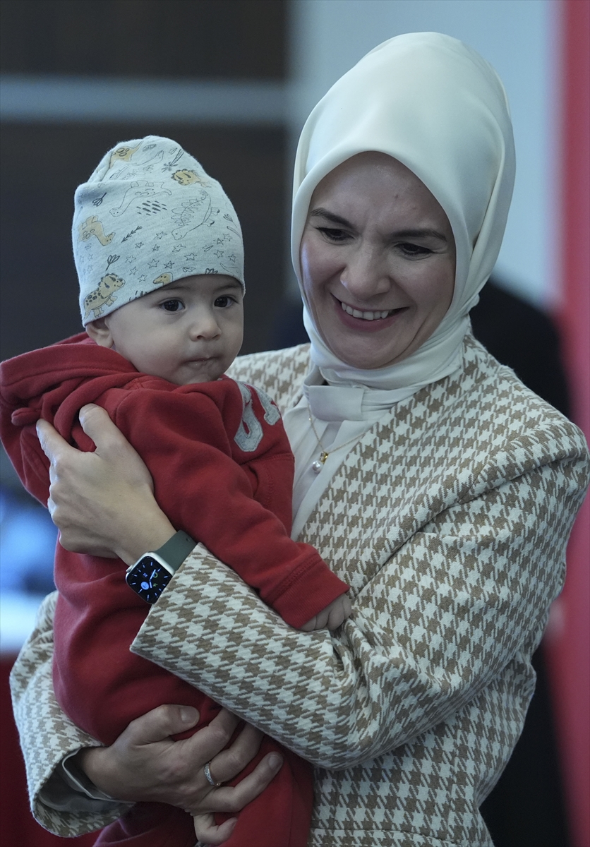 Bakan Göktaş, şehit ve gazi yakını öğretmenlerle buluştu: