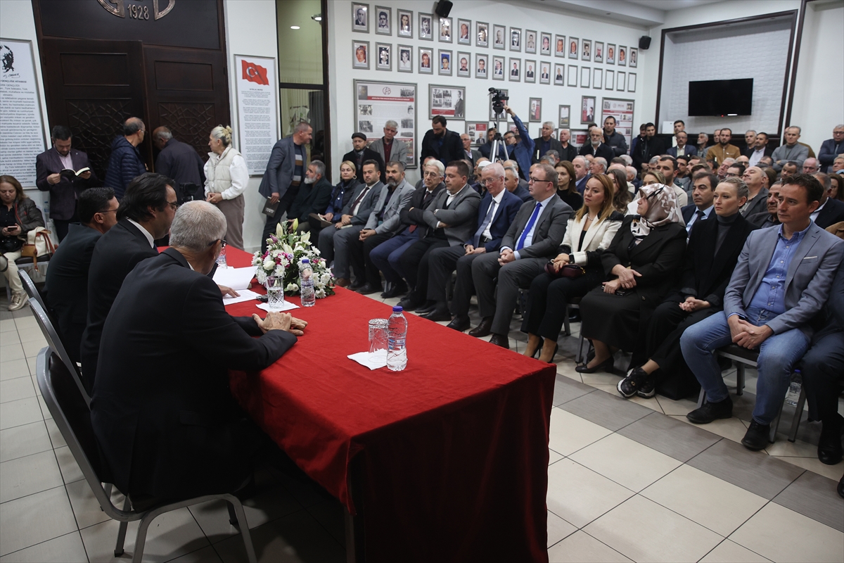 Batı Trakya'da, Gümülcine Seçilmiş Müftüsü Şerif'in hayatını konu alan kitap tanıtıldı