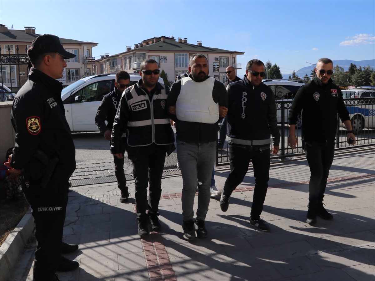 Burdur'da bir kişinin silahla vurulması güvenlik kamerasınca görüntülendi