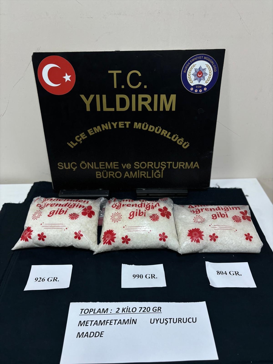 Bursa'da yastık kılıfına gizlenmiş 2 kilo 720 gram uyuşturucu ele geçirildi