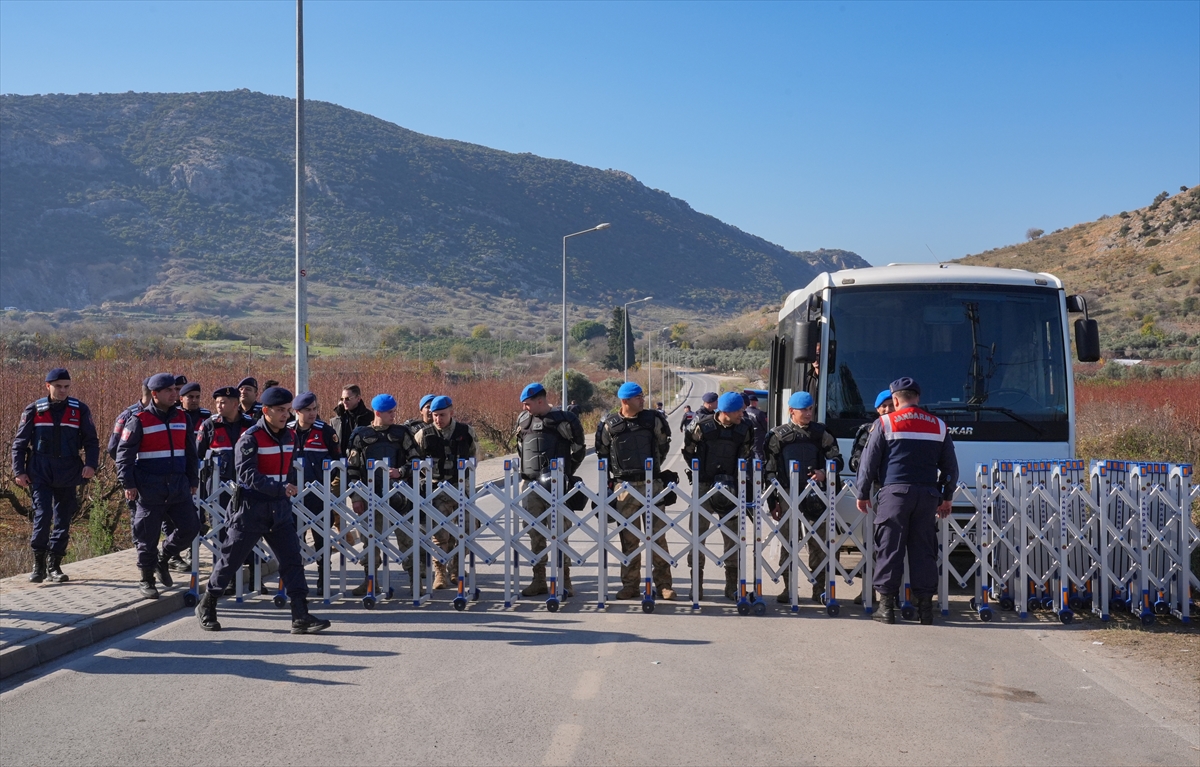 CHP Genel Başkanı Özel'den İzmir'deki Meryemana Evi otoparkıyla ilgili açıklama: