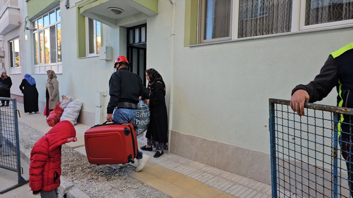 Çorum'daki patlamada hasara uğrayan binanın içi görüntülendi