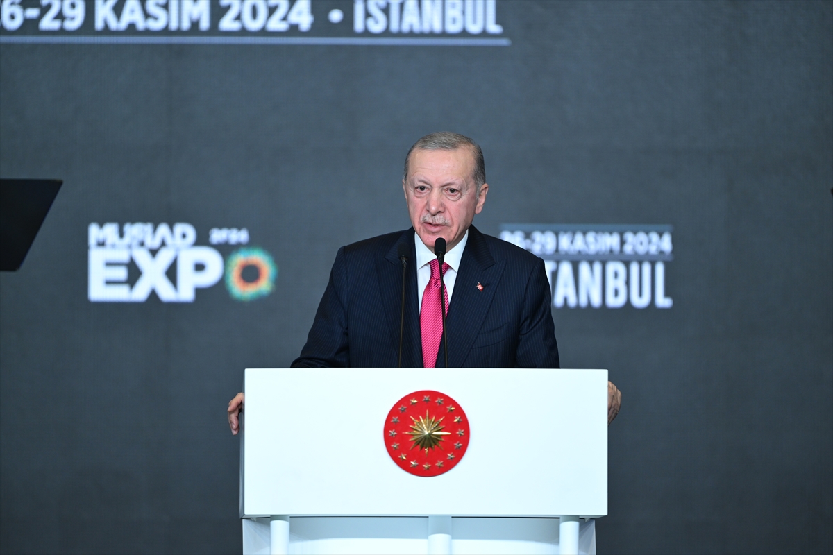 Cumhurbaşkanı Erdoğan: “Göç konusu sadece bizim gibi geçiş güzergahındaki ülkeler için değil, tüm dünya için günümüzün en hassas meselelerinden birisidir.”