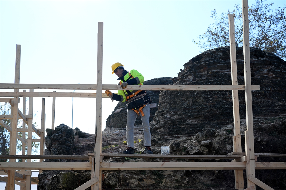 Edirne'de 15. yüzyıl eseri Gazi Mihal Hamamı'nın restorasyonu sürüyor