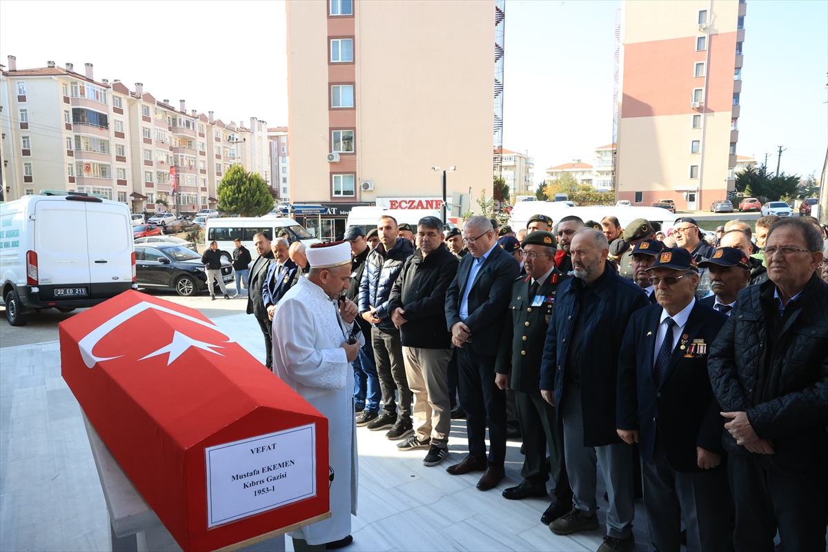 Edirne'de vefat eden Kıbrıs gazisi son yolculuğuna uğurlandı