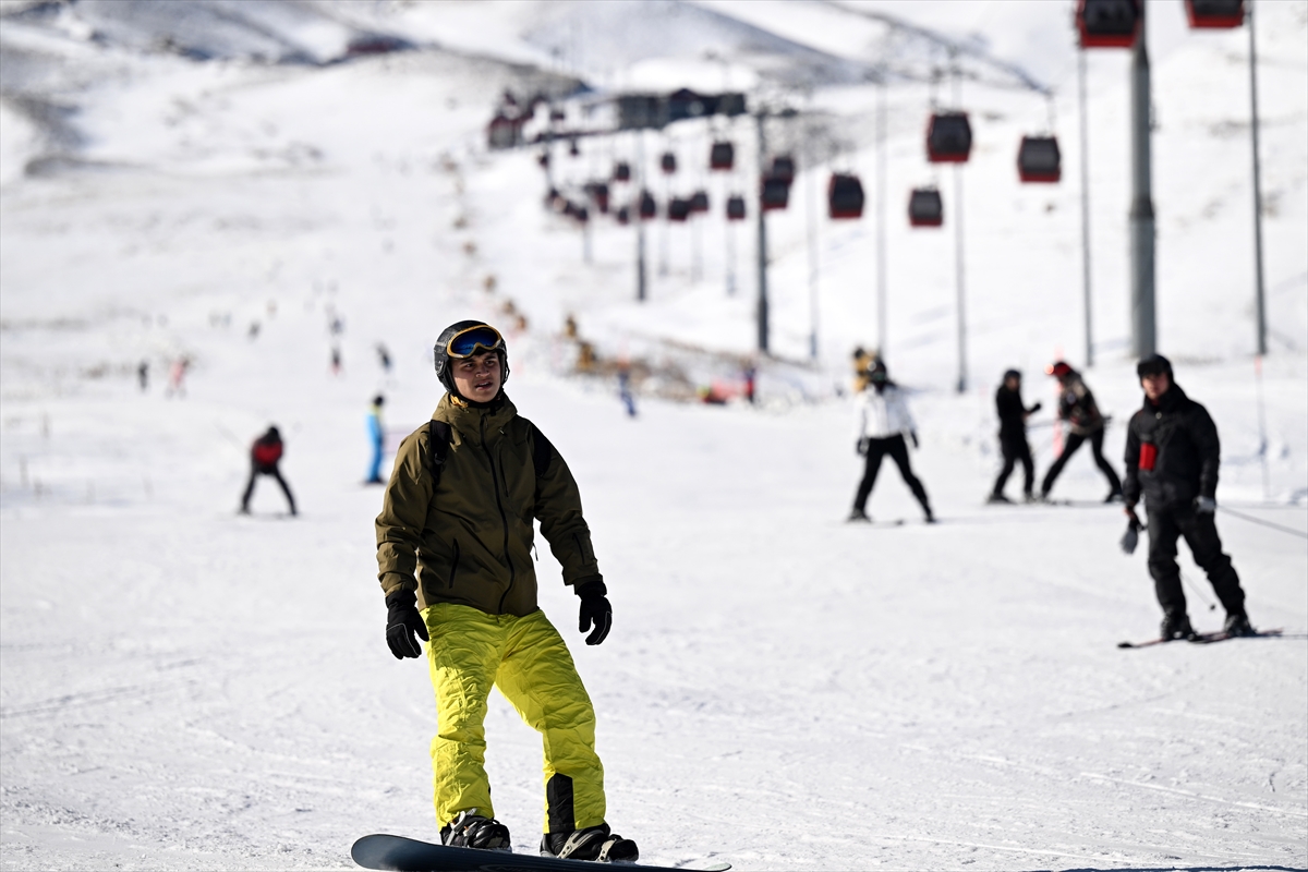 Erciyes Kayak Merkezi'nde sezon açıldı