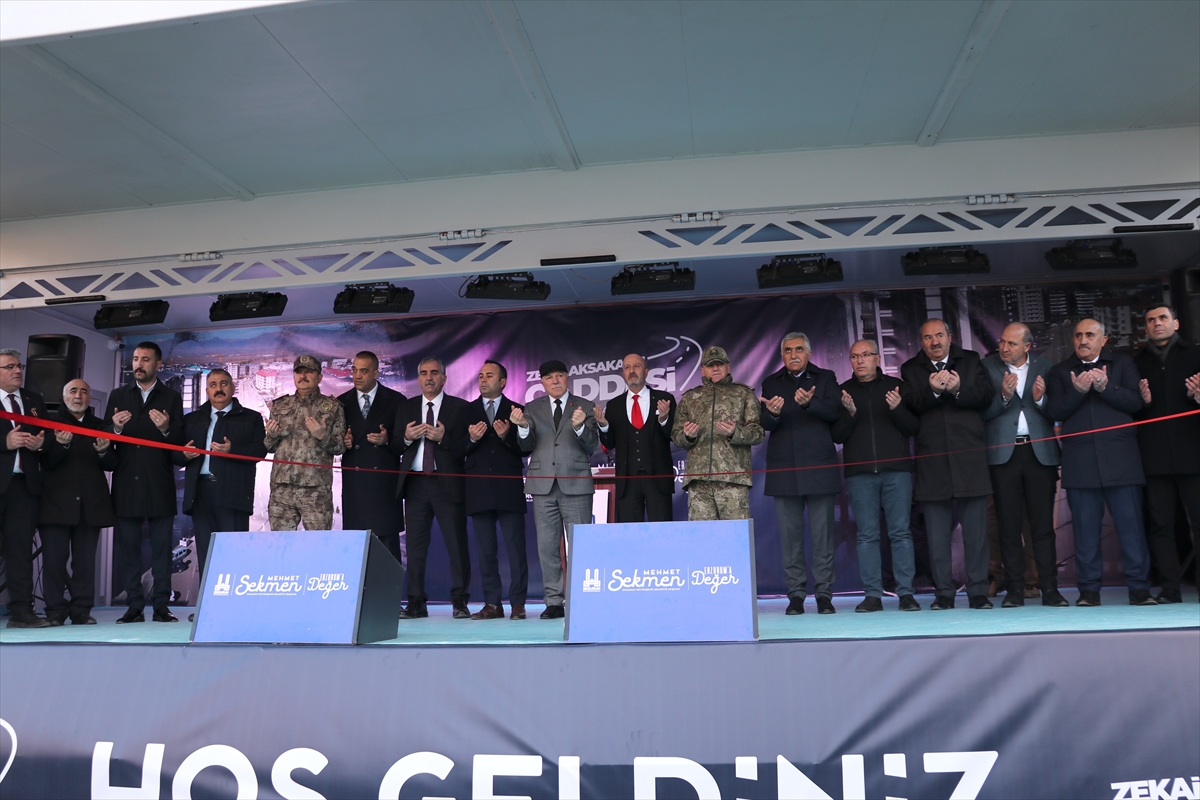 Erzurum'da emekli Korgeneral Zekai Aksakallı'nın adının verildiği caddenin açılışı yapıldı